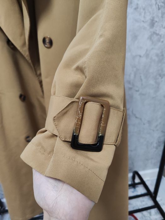 Дублёнка чёрная, новая. Тренч бежевый, б/у..