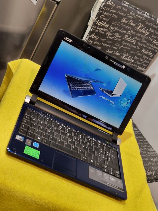 Mini laptop Acer cu Windows XP