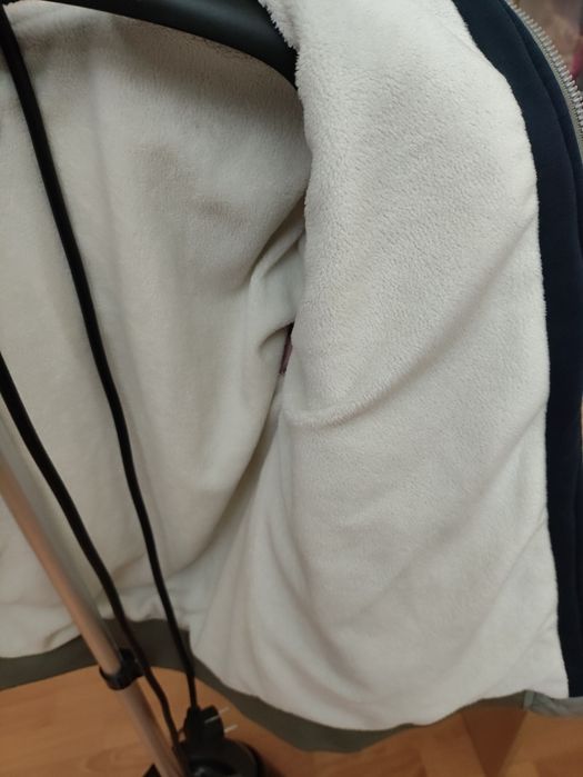 Продам бомбер на мальчика