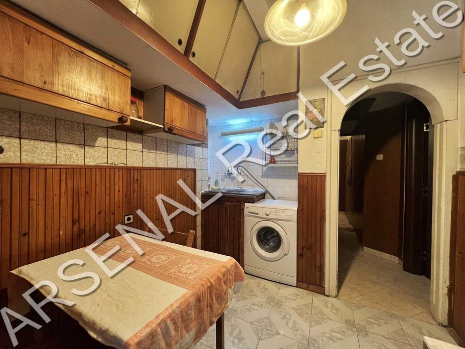 Дава се под наем Тристаен апартамент в София, Център - 95 кв.м за 548.25 € - Снимка #1