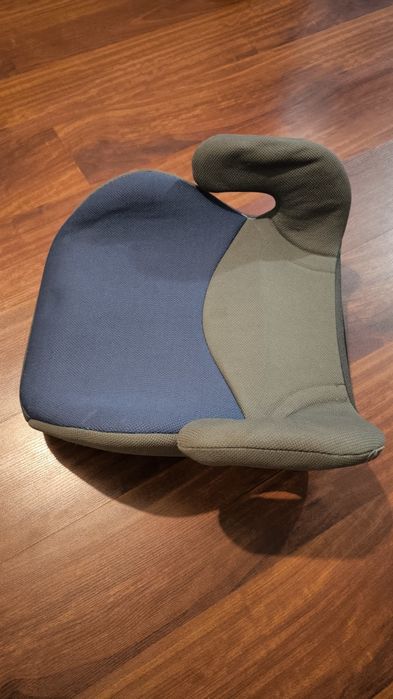 Автомобильные сидушки для деток.