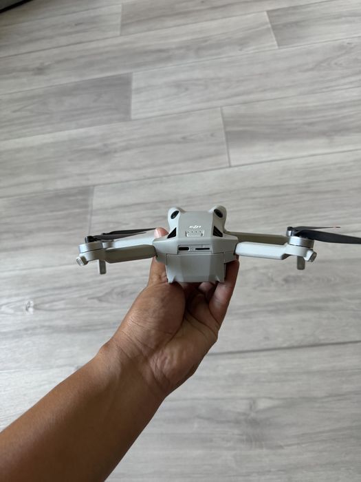 Дрон DJI mini 4 pro