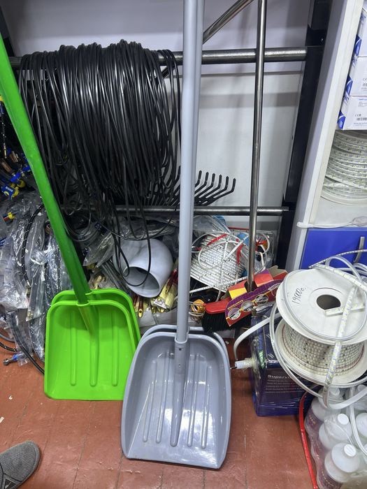 Лопата для уборки снега