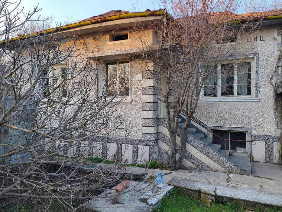 СОБСТВЕНИК - ДВУФАМИЛНА къща + 2 ПАРЦЕЛА за продажба, в село Яздач