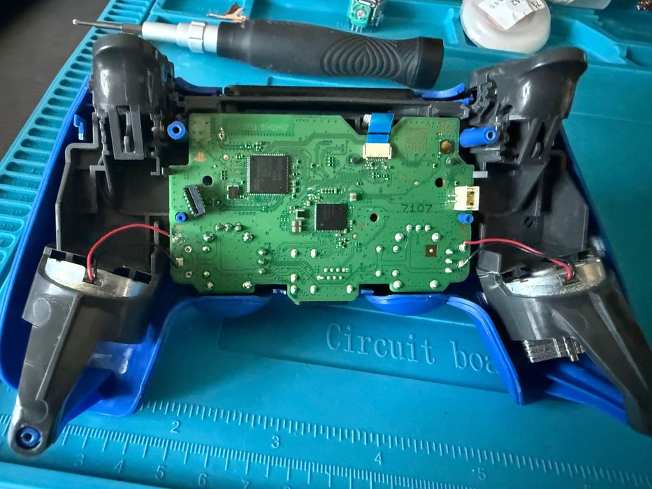Reparație Stick Drift Controllere PS4 / PS5 / Xbox | București
