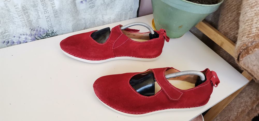 Червени обувки Think! 37.5н.Естествена велур