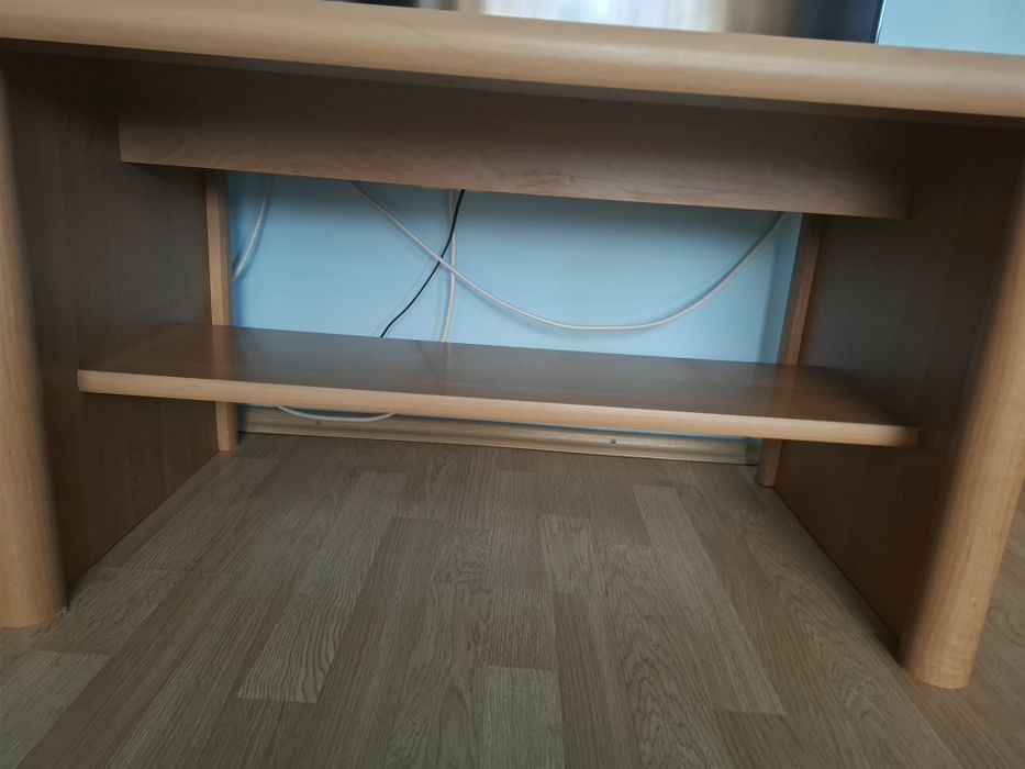 Masa cafea/tv. Dimensiuni: lungime 130 cm, latime 60 cm, inaltime 55 cm. Stare foarte buna.