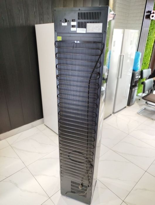 Витринный холодильник Aiwa