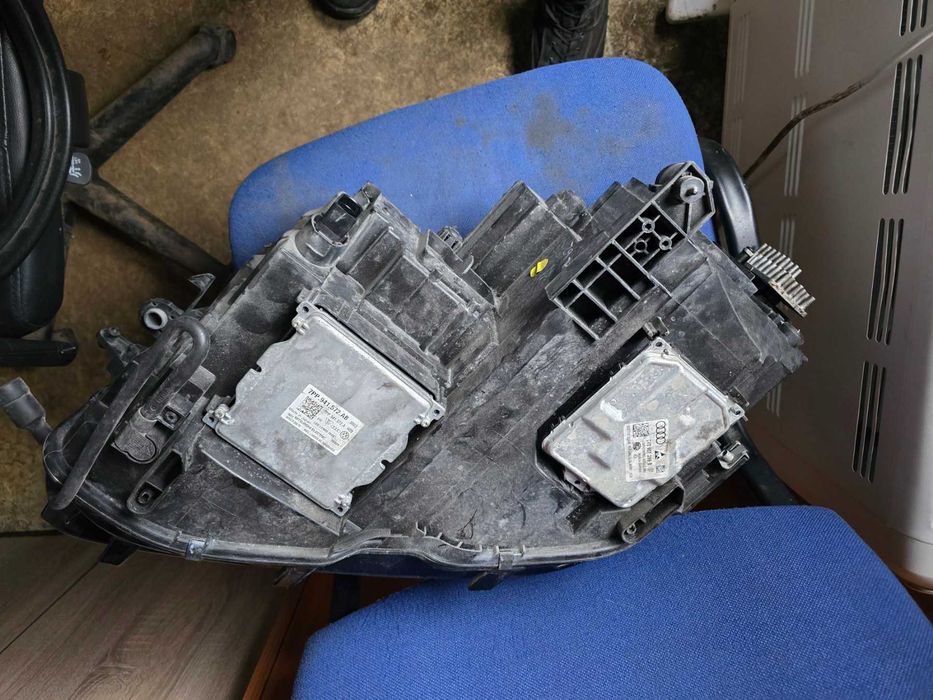 Продавам десен оборудван фар за VW Tiguan 2018 - 2021г