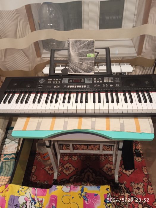 Продам синтезатор