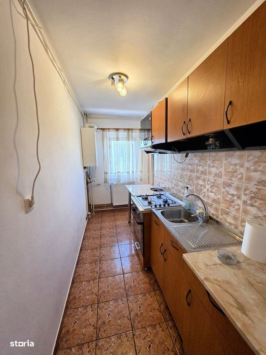 Vand apartament cu o camera cu centrala proprie, 40 mp, bloc 2001