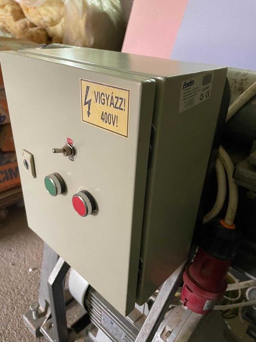 Presă hidraulică pentru brichetat rumeguș