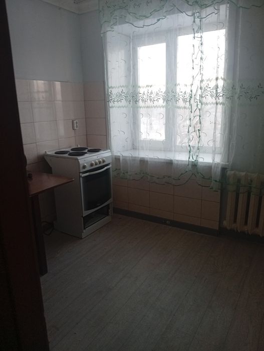 Срочна сдам 2 ком квартиру с мебелью частично  есть