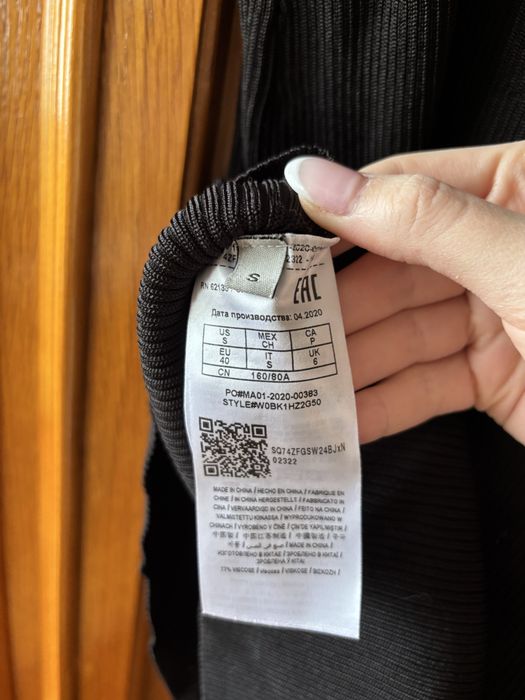 Rochie Guess neagră, mărimea S, logo Guess, stare excelentă