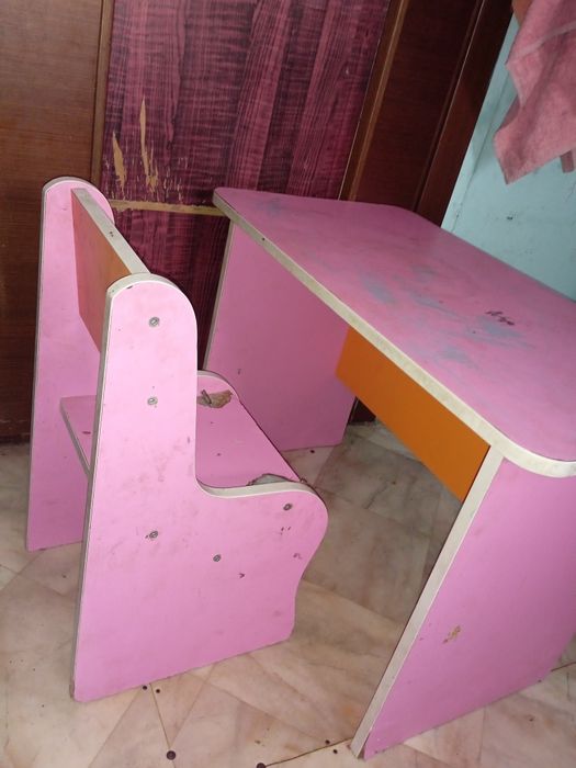 Отдам столик детский