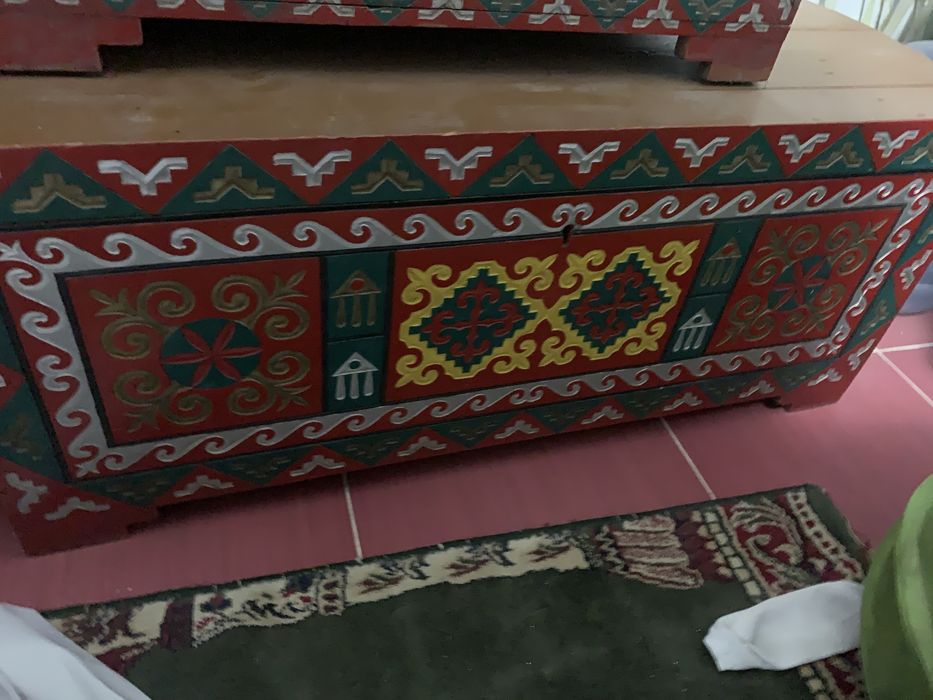 Сандық ағаштан жасалған