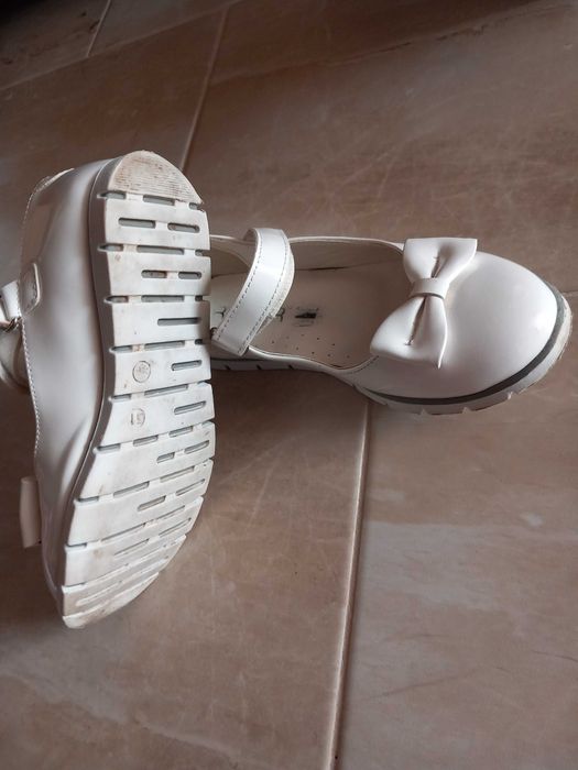 Елегантни обувки за малки принцеси - различни модели