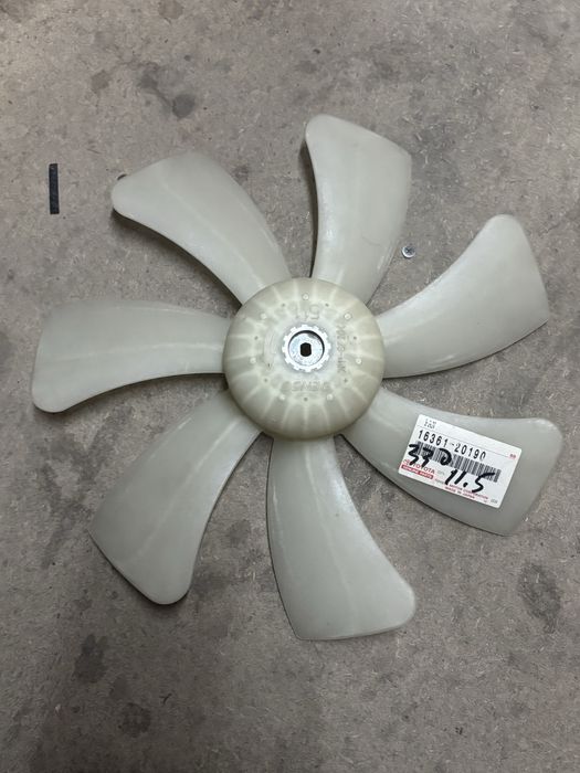 Крыльчатка лопасть  лексус рх 330