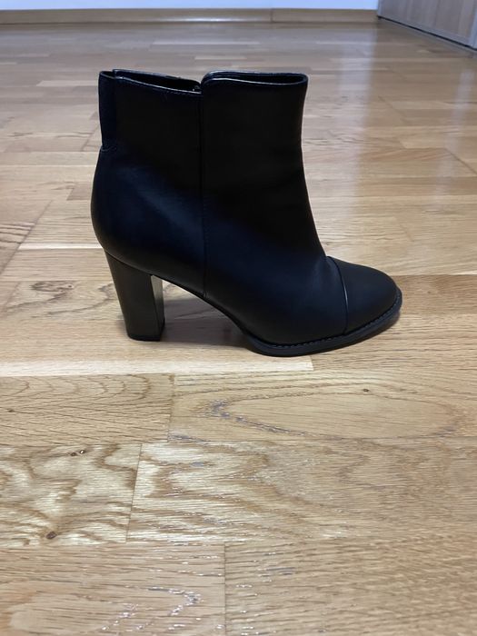 Botine Clarks din piele ,marimea 37