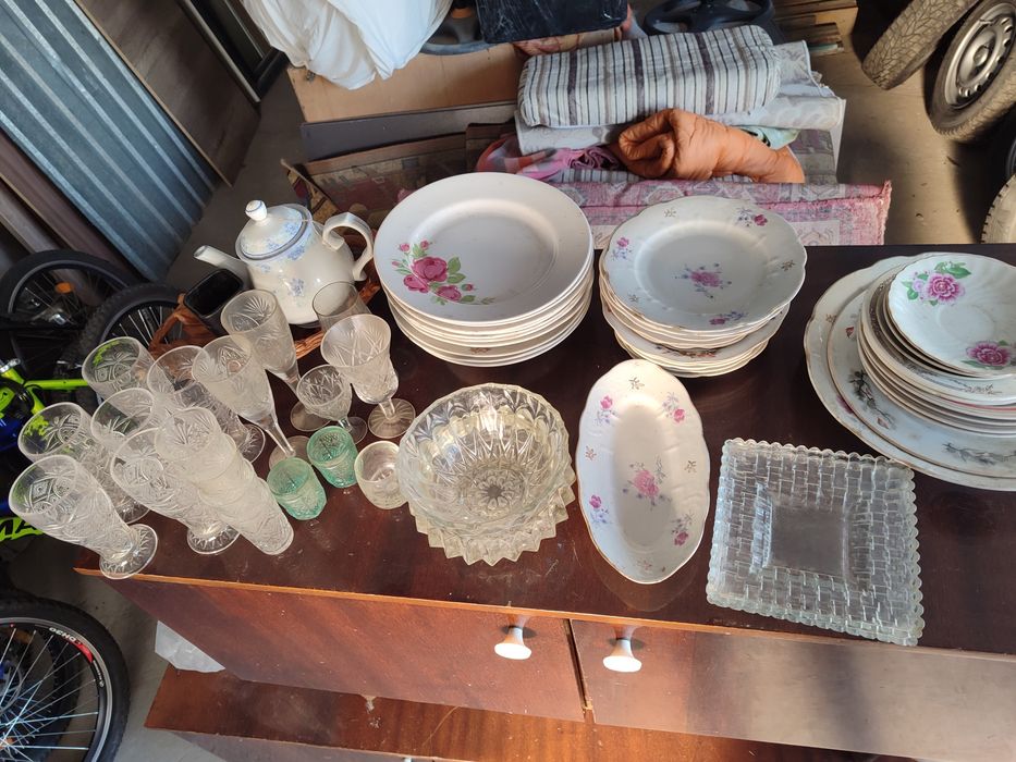 Посуда тарелки стаканы 200т