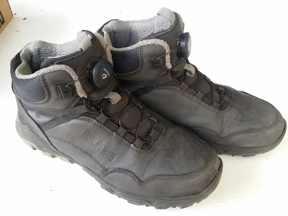 Туфли на мальчика 36 размер.