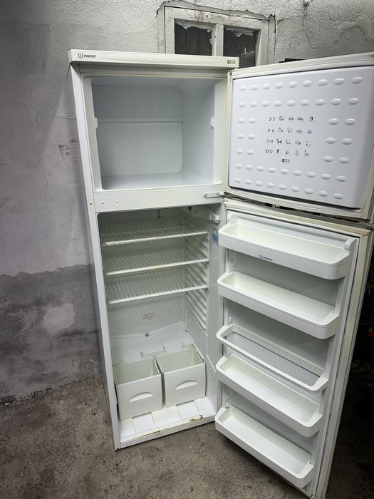 Холодильник Indesit