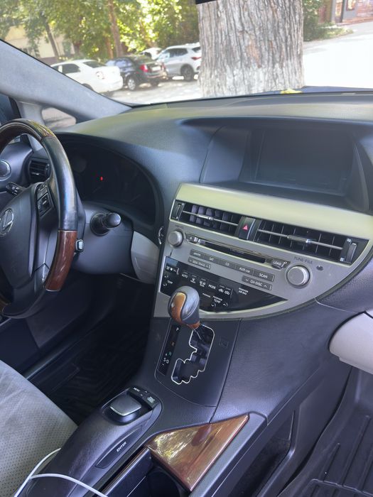 Продается или в аренду Lexus RX450H машина гибридная и экономичная