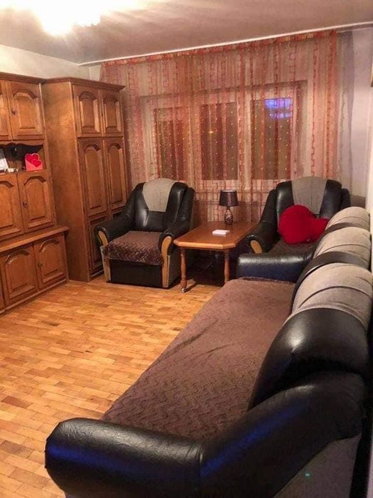 Apartament etaj1- 3 camere 2 bai de vanzare