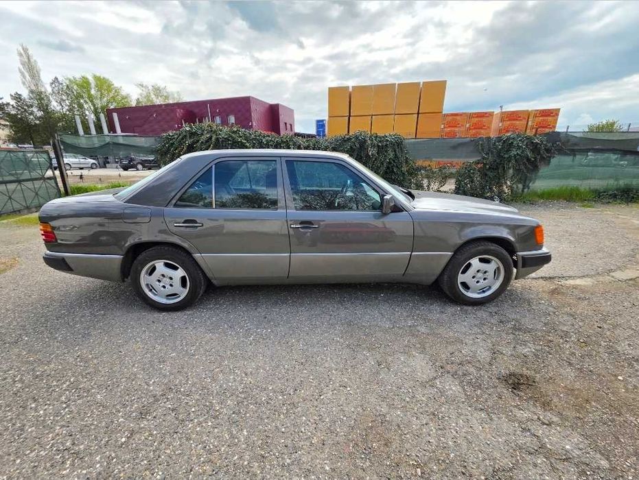 MERCEDES-BENZ E-Class 1992 — imagine 3