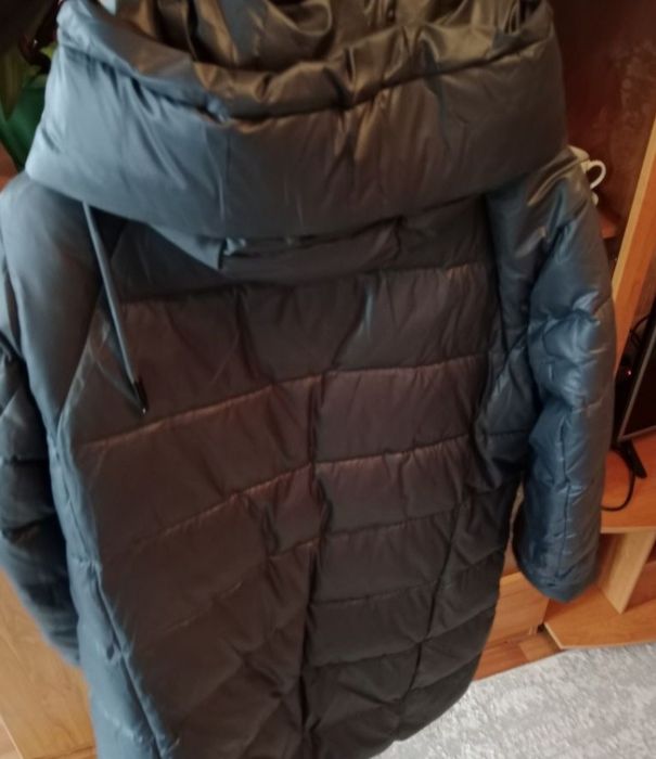 Зимний теплый пуховик.
