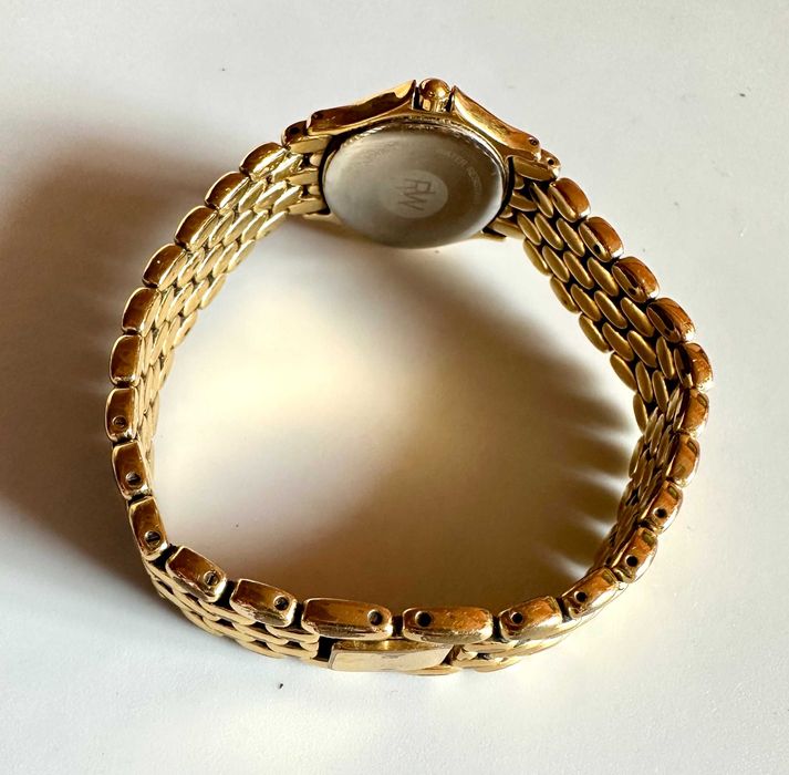 Продавам дамски часовник RAYMOND WEIL 5368 GOLD