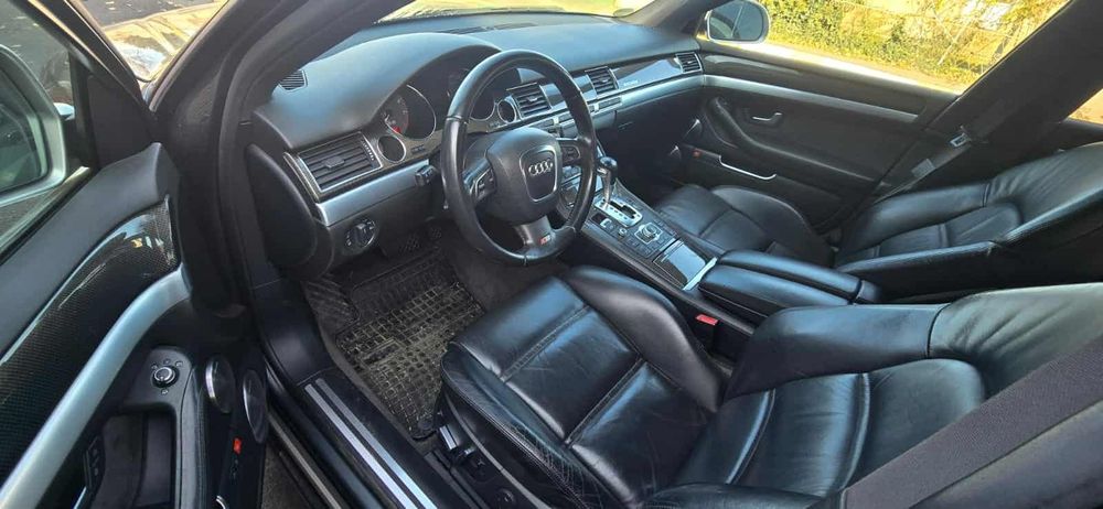 Audi S8 5.2  V10