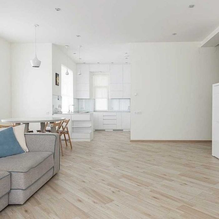 Ламинат,плинтуса,двери,галтели