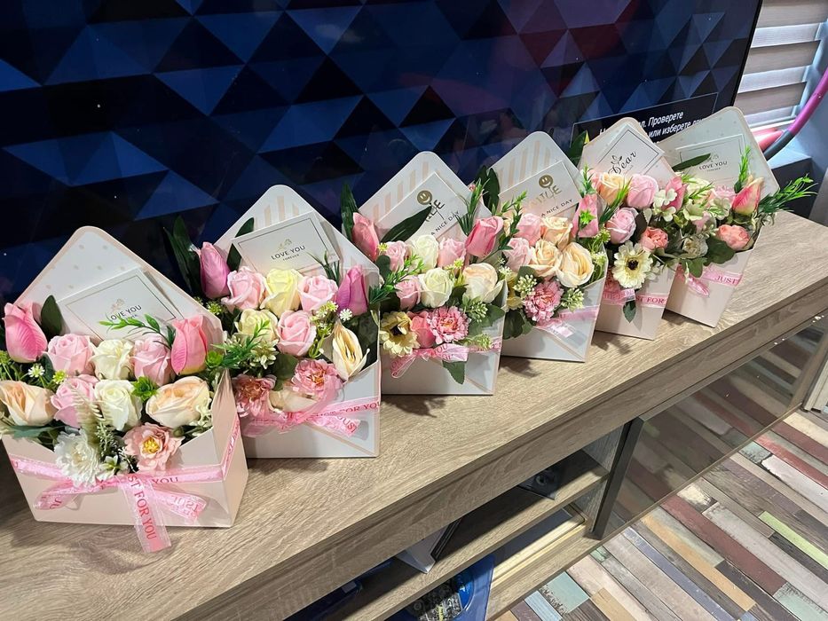 Букети от сапунени рози и изкуствени цветя