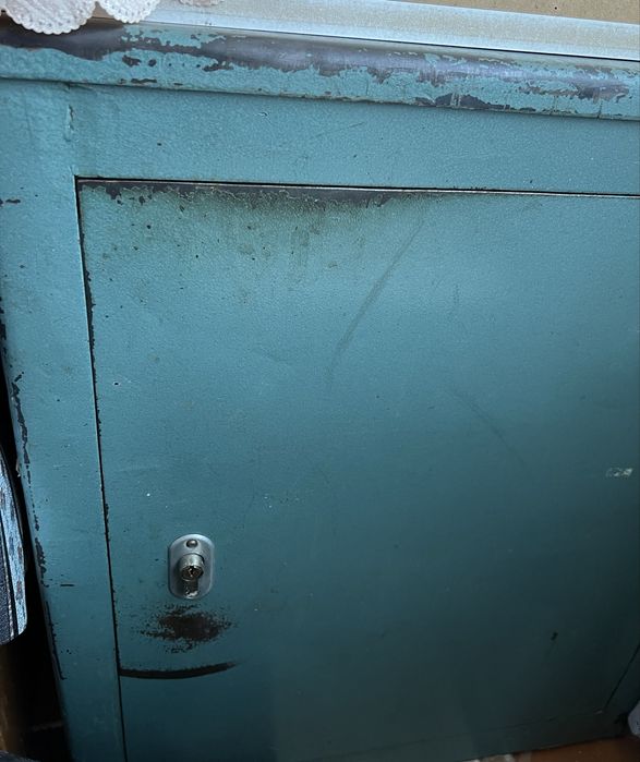 Сейф железный ( тяжёлый )