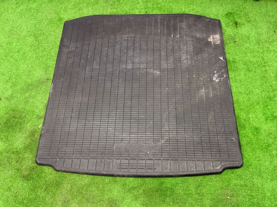 POLITA PORTBAGAJ / COVORAS (2 BUC.) SKODA OCTAVIA 3 SEDAN 1.4 BENZINA COD OEM 5E5863463F 5E5863723 5E5061160 2013-2016