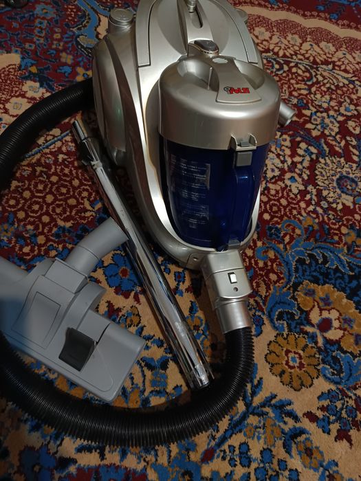 Aspirator Polti  și Philips .