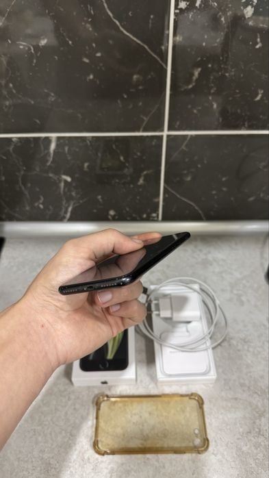 iPhone SE 2020 64GB без ремонта