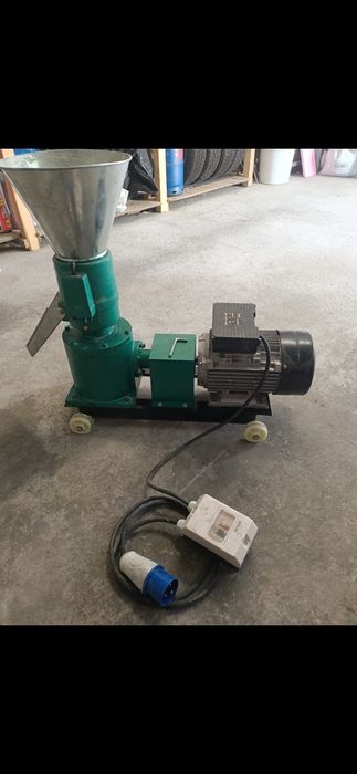 Vând Granulator furaje