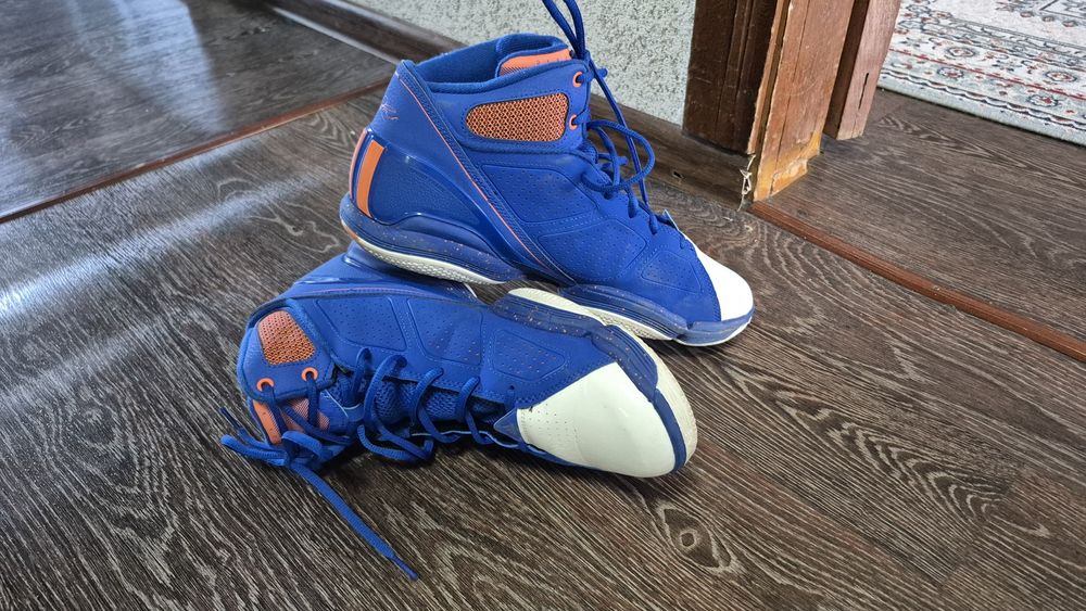 Продам кроссовки Adidas