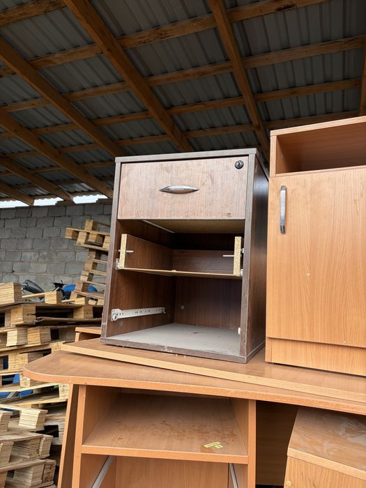 Продам столы , парты