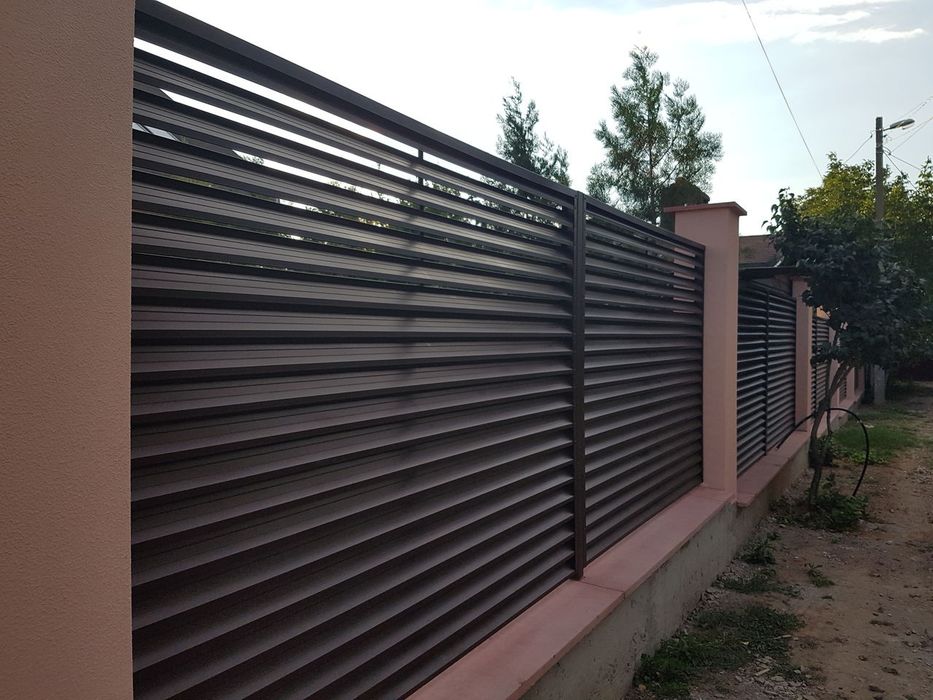 Construim garduri și porți stil jaluzea sipca metalica tabla cutata