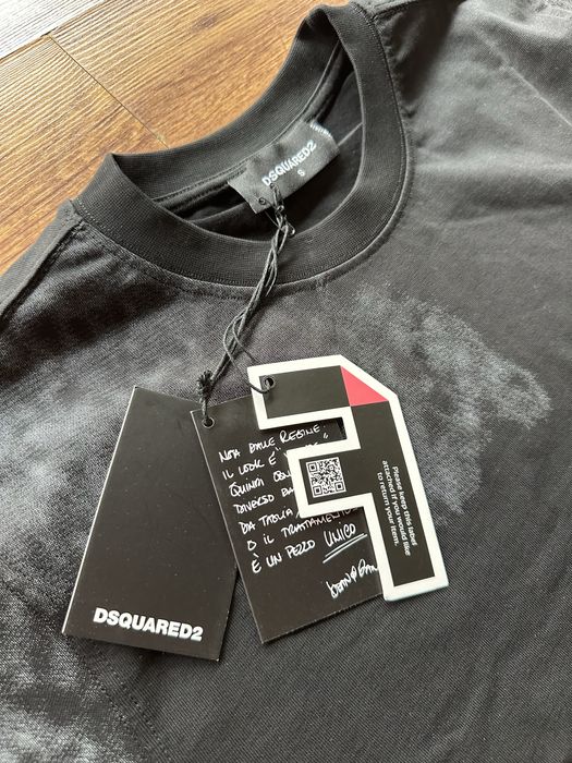 Мъжка,памучна,черна тениска Dsquared със сиво и червено лого