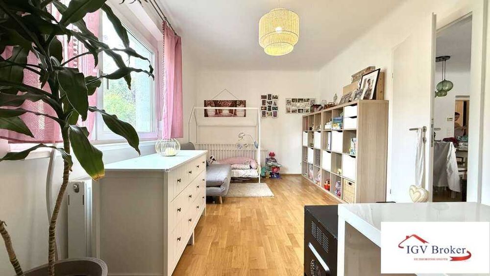 Продава се Тристаен апартамент в София, Люлин 9 - 85 кв.м за 3989 €/кв.м - Снимка #3