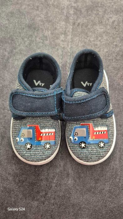 Нови пантофи 20 номер VTY