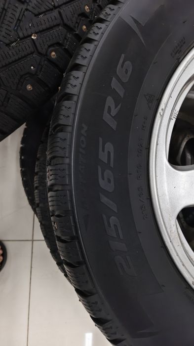 Продам зимние шины Пирелли 215/65/16