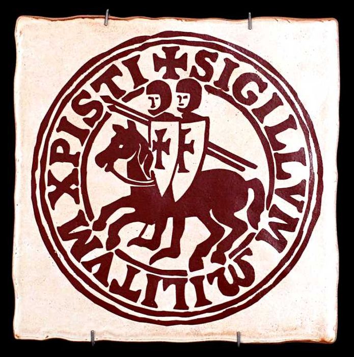 Тамплиерска плочка за стена