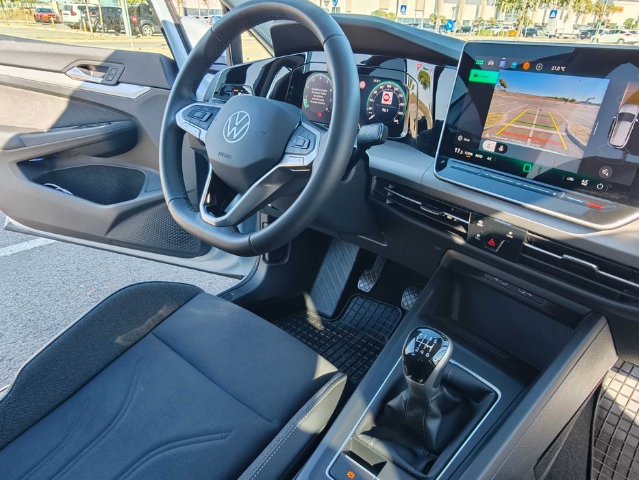 VW Golf 8.5 Facelift (2024)–1.5 TSI (4 cilindri) 150 CP–Cutie manuală