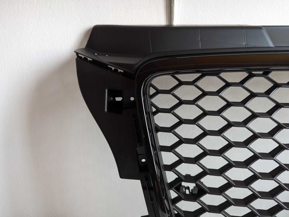 Решетка Без емблема АУДИ А3 8P Фейслифт МАТ AUDI A3 8П 08-13 Пчелна