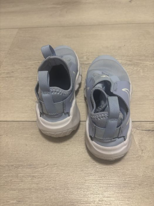 Vand adidasi nike albastru azur marimea 31